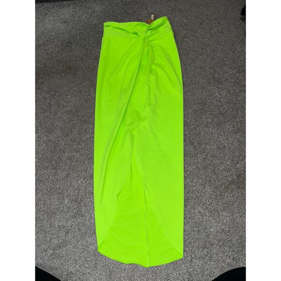 SKIMS sarong swim skirt in neon green size small - NEW - Picture 1 of 3